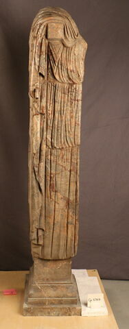 statue, image 3/3