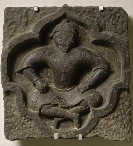 Médaillon au personnage assis, image 3/3