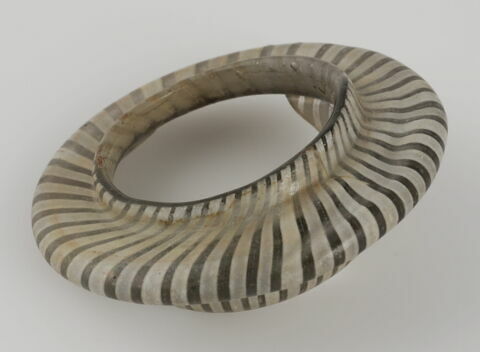 Fragment de couvercle ou d'embouchure