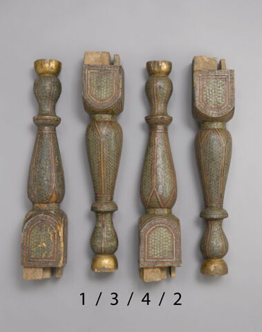 Table à décor d'étoiles et inscription, image 3/15
