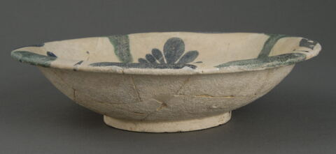 Coupe épigraphiée aux palmettes digitées, image 3/5