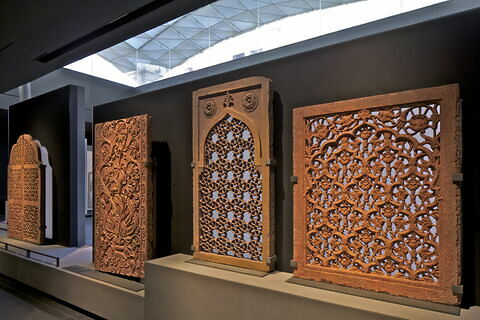 Jali (écran de fenêtre) au treillis d'octogones et d'étoiles, image 3/6