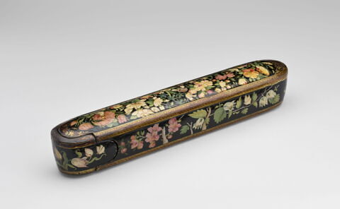 Plumier à décor floral