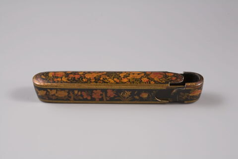Plumier à décor floral, image 7/10