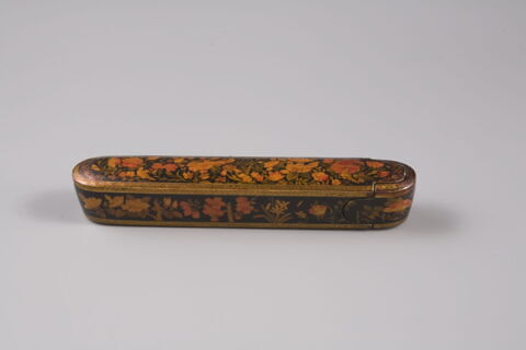 Plumier à décor floral, image 8/10