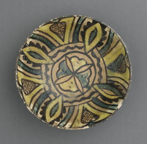 Coupe à décor végétal stylisé, image 4/6