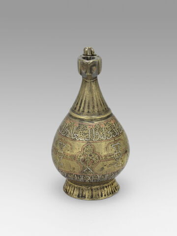Aiguière aux vases fleuris et inscription animée (Lampe à huile en forme d'aiguière), image 5/12