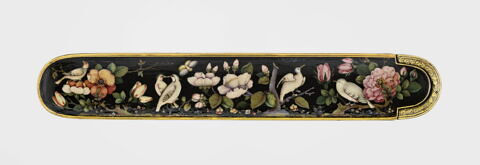 Plumier à décor floral dédié à Amin Sultan, image 7/20