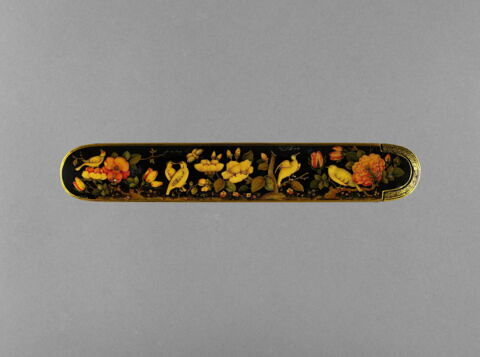 Plumier à décor floral dédié à Amin Sultan, image 18/20