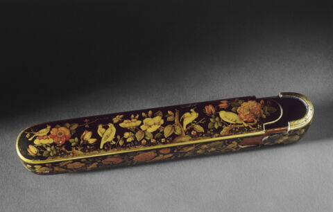 Plumier à décor floral dédié à Amin Sultan, image 20/20