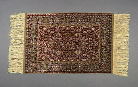 Tapis à décor de rinceaux et de palmettes