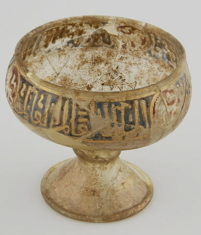 Coupe sur piédouche aux armoiries de sultan Baybars  ?