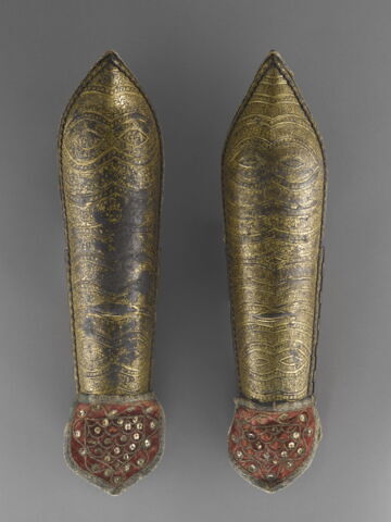 Paire de brassards aux frises de fleurs (bazuband)