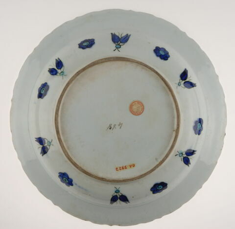 Plat à la touffe de tulipes et d'oeillets, image 2/6