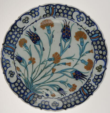 Plat à la touffe de tulipes et d'oeillets, image 4/6