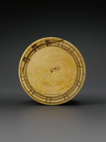 Pyxide au nom d'al-Mughira, image 34/77
