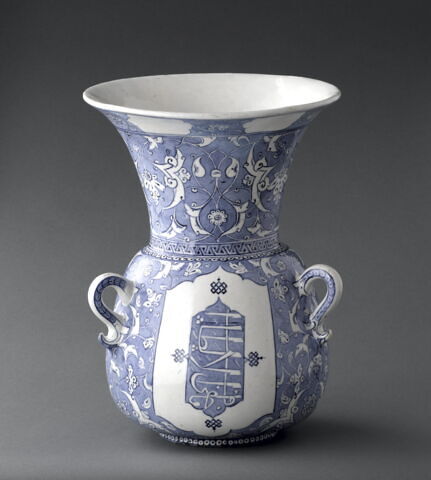 Vase en forme de lampe de mosquée