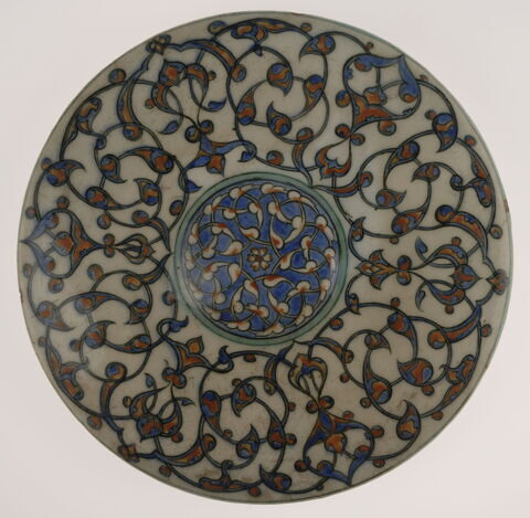 Couvercle à décor d'arabesques, image 3/5