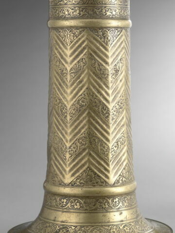 Flambeau à décor de chevrons (Chamdân), image 2/9