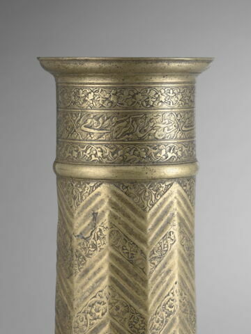 Flambeau à décor de chevrons (Chamdân), image 3/9