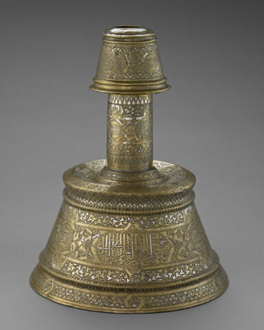 Chandelier au nom de Taqi al-din Abu Bakr, fils du juge ʿAbd al-Barr ibn al-Shiḥna