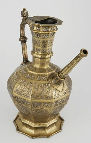 Aiguière au nom du sultan al-Malik al-Nasir Salah al-Din Yusuf, image 4/7