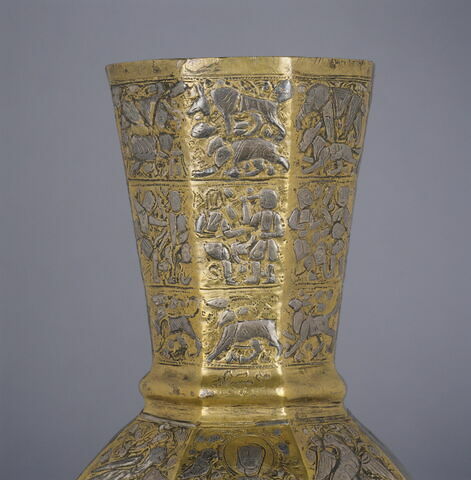 Vase aux pattes de lion, image 6/18