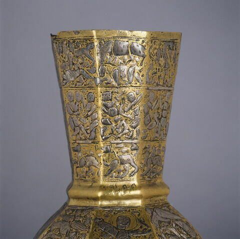 Vase aux pattes de lion, image 7/18