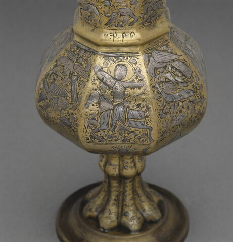 Vase aux pattes de lion, image 13/18