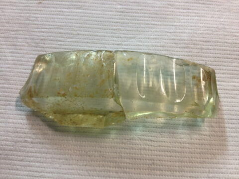 Fragment de récipient à décor de cannelure