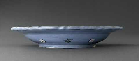 Plat aux quatre mandorles sur fond coloré, image 5/6