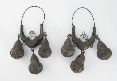 paire de boucles d'oreilles pour éléphant (?)