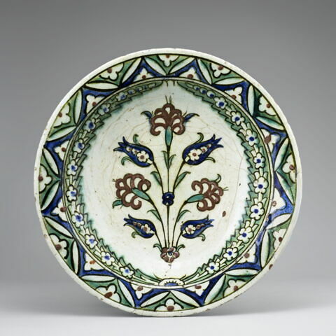 Plat creux au bouquet de tulipes et de lys