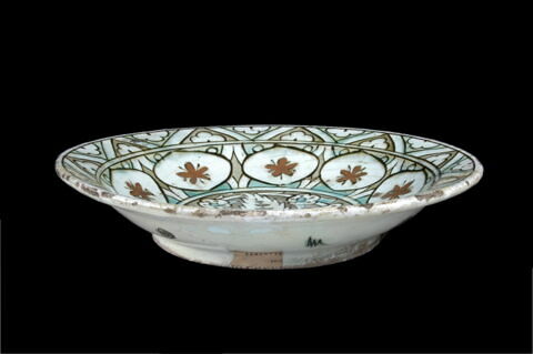 Plat à la palmette fleurie et à la couronne de médaillons fleuris, image 4/6
