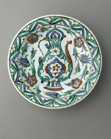 Plat à l'aiguière