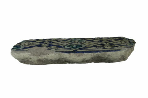 Fragment de carreau à décor végétal stylisé, image 2/2