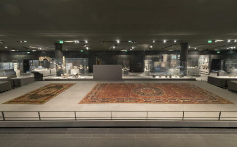 Tapis à médaillon central, image 3/13