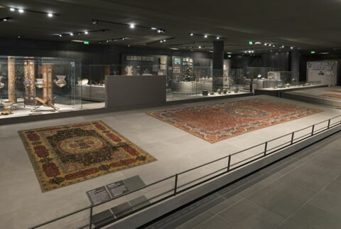 Tapis à médaillon central, image 4/13