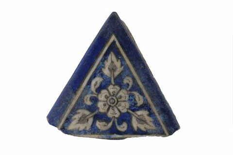 Fragment d'élément de revêtement à motif floral