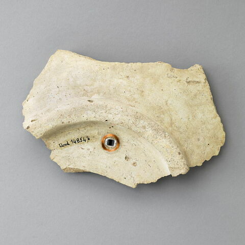 Fragment de coupe aux triangles et mandorle, image 2/2
