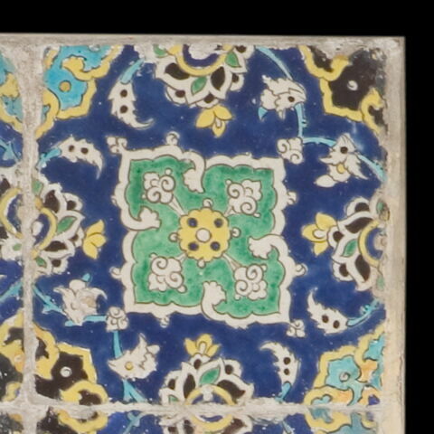 Carreau de revêtement aux motifs cruciformes, image 2/2