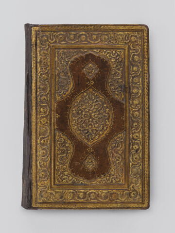 Reliure à décor de mandorle, fleurettes et tchis, image 2/12