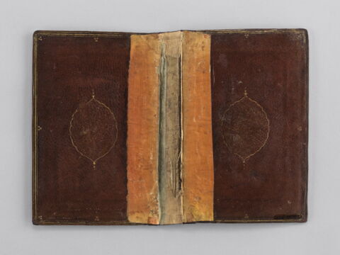 Reliure à décor de mandorle, fleurettes et tchis, image 4/12