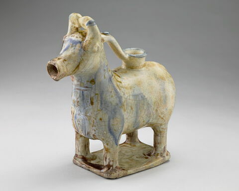 Aquamanile fragmentaire en forme de bovidé, image 3/5
