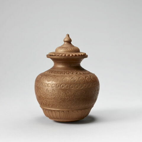 Vase à patine bronze : réceptacle