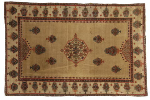 Tapis à médaillon central