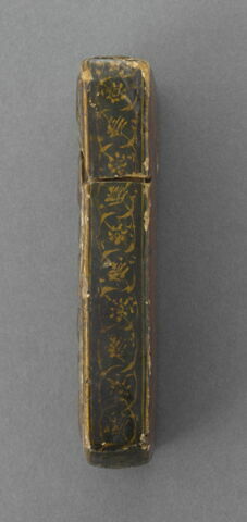 Etui à décor floral en relief, image 11/13