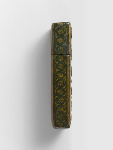 Etui à décor floral en relief, image 4/13