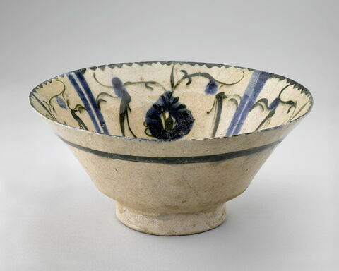 Coupe à décor rayonnant, image 3/8