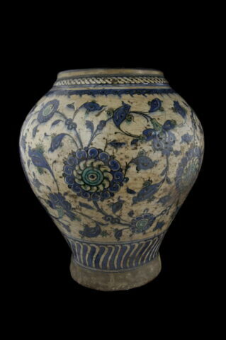 Vase aux rinceaux fleuris, image 3/4